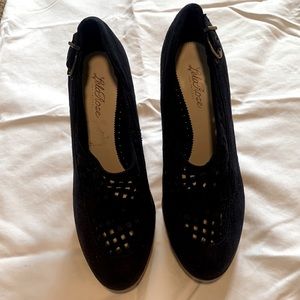Platform navy blue heels